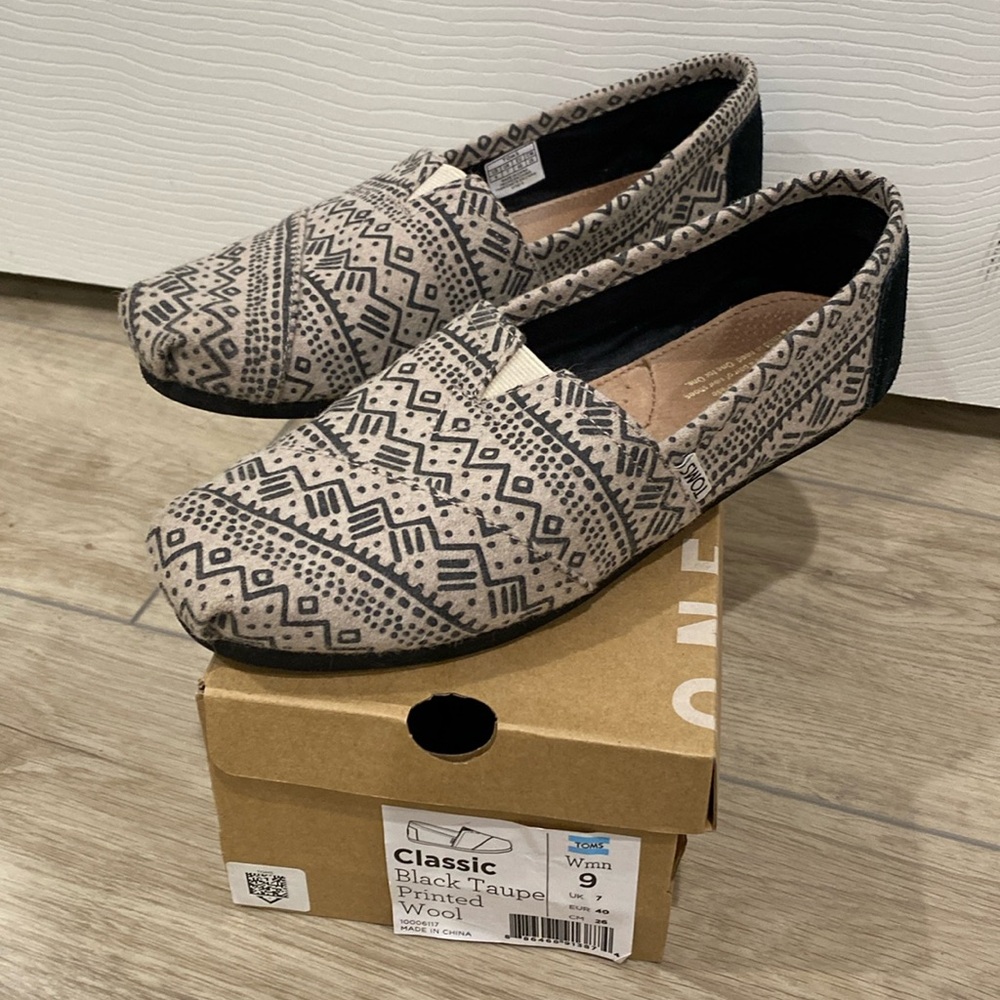 TOMS Classic Black Taupe Printed Wool Women Slip On Shoes Size 9